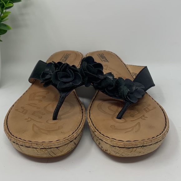 BORN Women's Sz 9 Kornelia Black Leather Flowers Sandals Thong Flip Flops Shoes - Picture 2 of 11